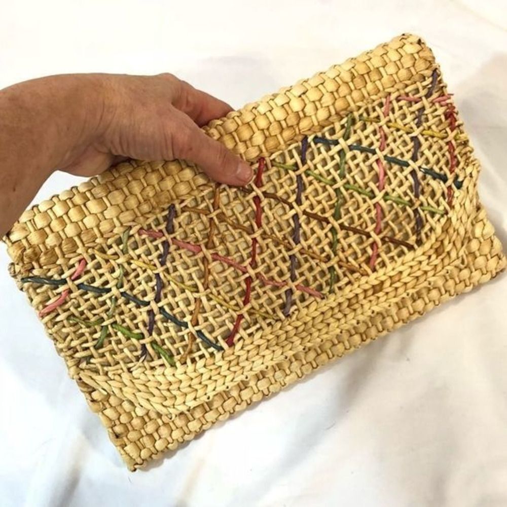 THE NEW IT BAG! Beautiful Large Clutch Straw Bag!